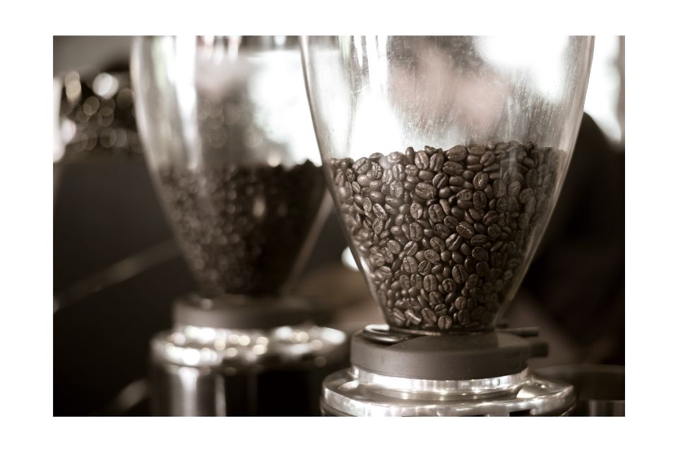Can you grind coffee beans in a blender?